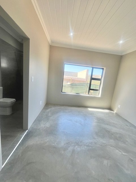 3 Bedroom Property for Sale in Outeniquasbosch Western Cape